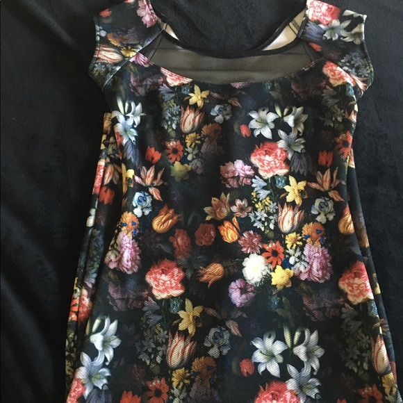 Adorable Floral Dress - Picture 5 of 6